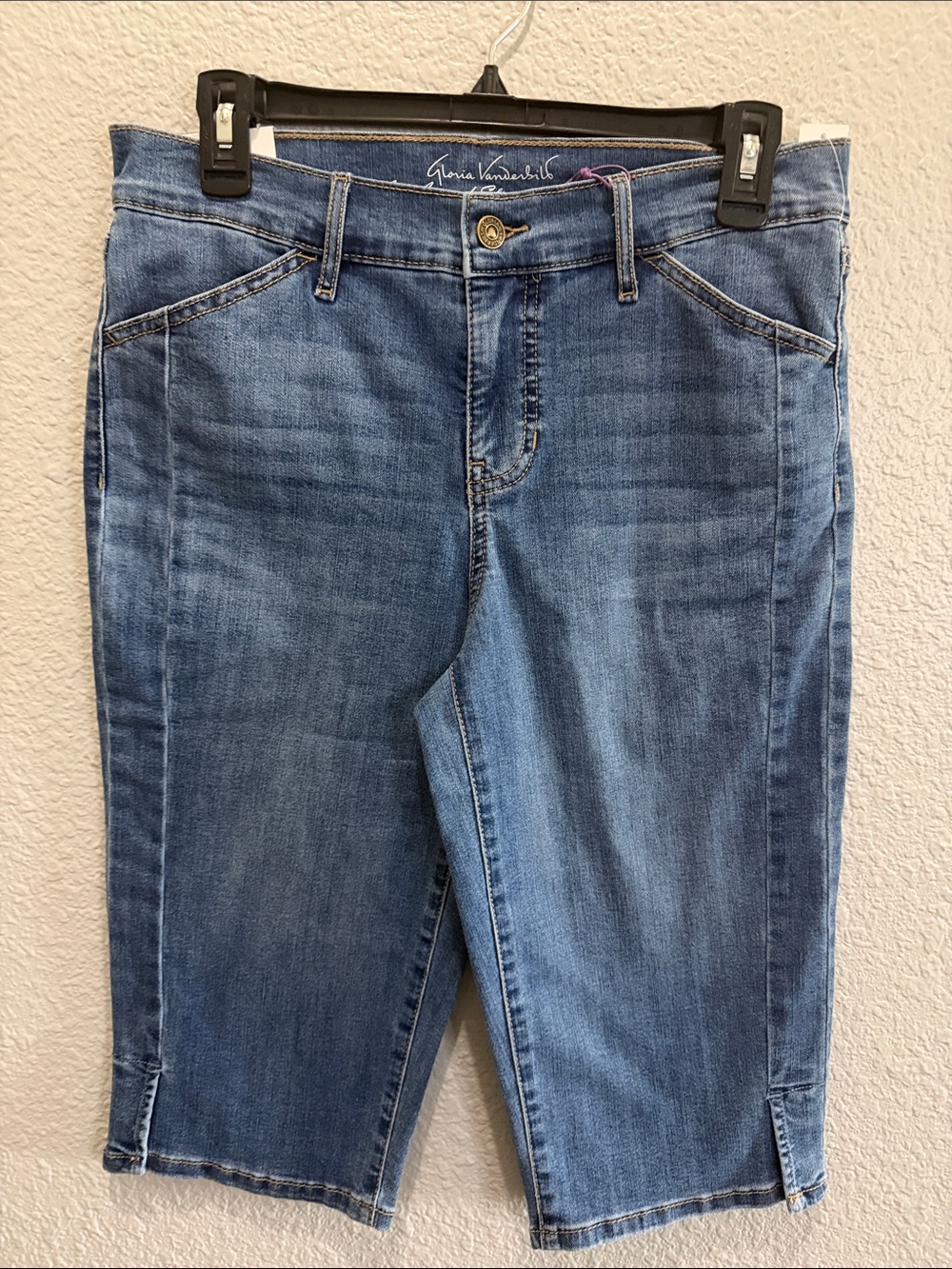 Gloria Vanderbilt Medium Blue Cropped Denim Jeans